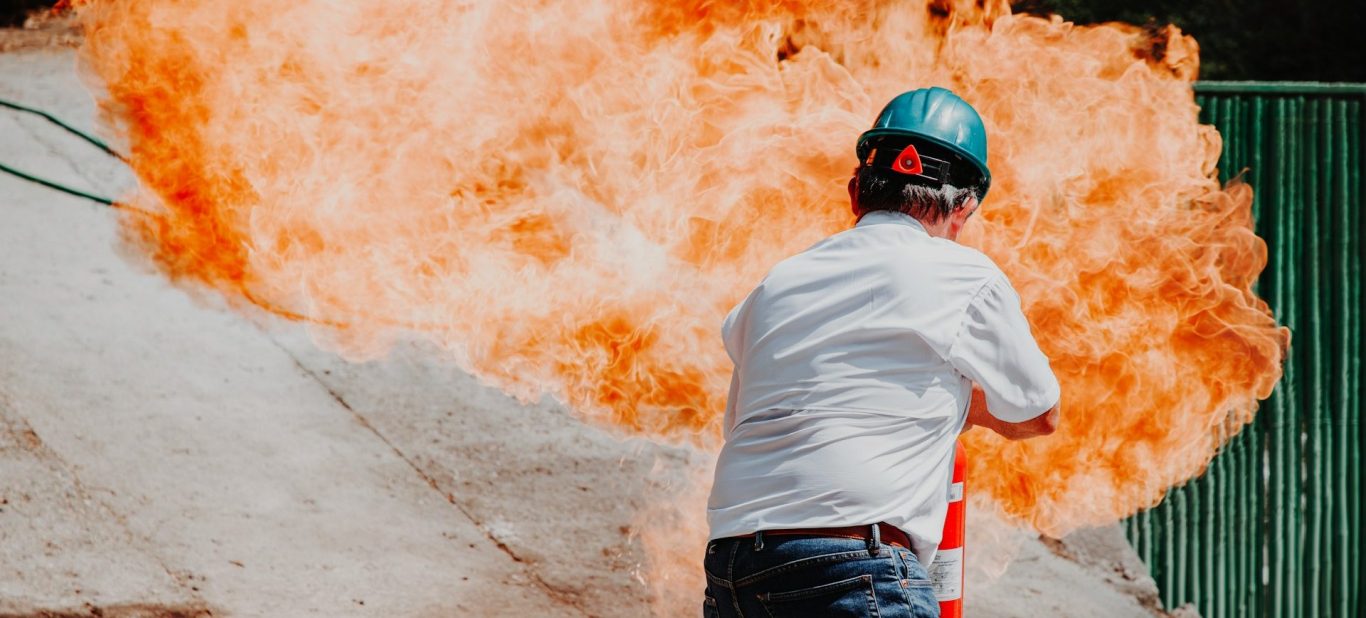 Formation Incendie Manipulation d'extincteur lors d'une formation sécurité incendie